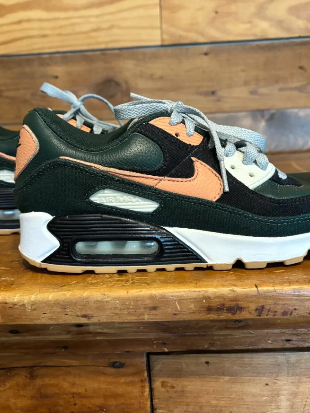Nike "MOM" Air Max 90 Personalized Sneakers - Picture 4 of 7